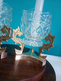 Antigo e raríssimo par de castiçais em bronze e vidro moldado - loja online