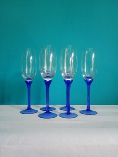 Jogo de taças flutê para espumante em cristal translúcido e azul - comprar online