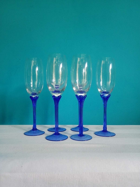 Jogo de taças flutê para espumante em cristal translúcido e azul - comprar online