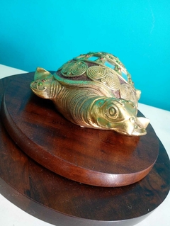 Tartaruga Decorativa Dourada em Resina