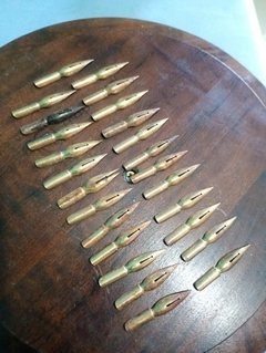 Lote com 25 pena de caligrafia Leonardt na internet