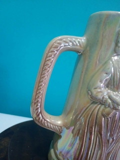Imagem do Antiga caneca comemorativa ao dia da enfermagem em cerâmica vitrificada Representando em alto relevo Anna Nery