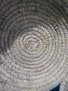 Grande cesto de palha redondo trançado com alças na internet