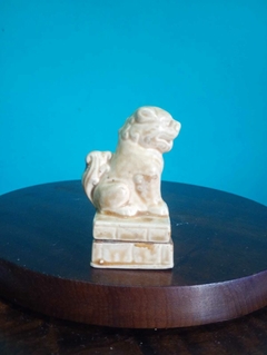 Antiga escultura miniatura em resina Cão de fó - Japão - loja online