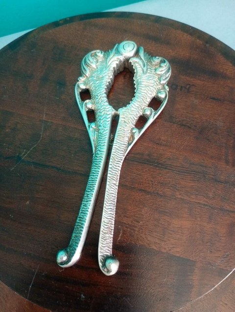 Antigo Quebra Nozes Em Metal Banhado A Prata - comprar online
