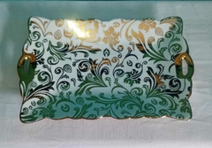 Antiga e linda bandeja em porcelana branca com arabescos em dourado República Tcheca - comprar online