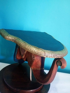 Imagem do Antiga Peanha Indiana em Madeira em Forma de Elefante