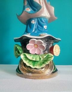 Antiga e linda Escultura Gueixa Porcelana policromada