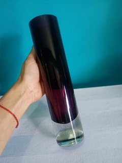 Lindo vaso floreiro /solifleur, cilíndrico, incolor e translúcido com sulfitos na tonalidade roxa - comprar online