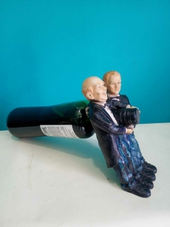 Divertido suporte para vinho / garrafa em resina - Dupla de garçons - comprar online