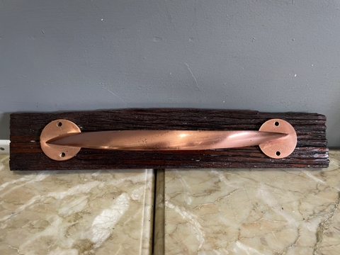 porta toalha com base em madeira nobre rustica