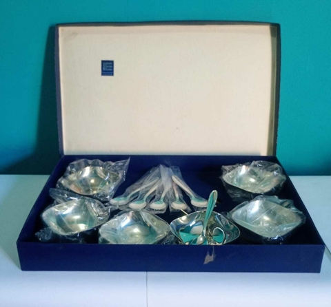 Antigo estojo com taças e colheres para sobremesa - prata Eberle