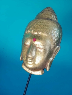 Escultura em Mastro rosto de Buda dourado - Achados e Encantos
