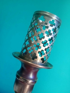 Antigo castiçal / porta vela em metal banhado a prata - Achados e Encantos