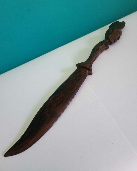 Antiga e belíssima faça decorativa em jacarandá - Mulher africana
