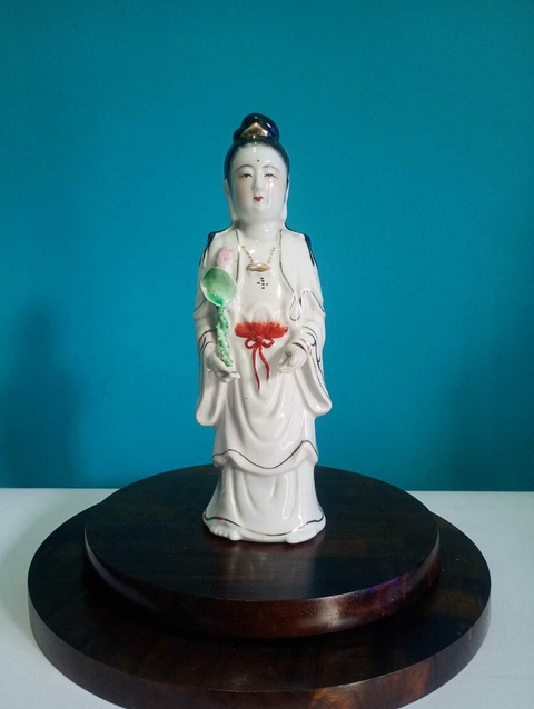 Antiga escultura em porcelana chinesa Kuan yin Deusa da misericórdia