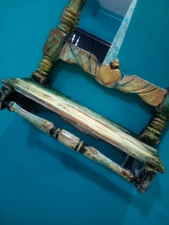 Antigo espelho de parede com porta toalha em madeira - comprar online