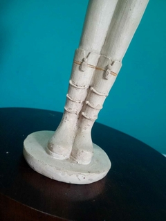 Soldado quebra nozes decorativo em resina na internet