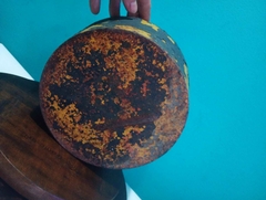 Antigo caldeirão de ferro