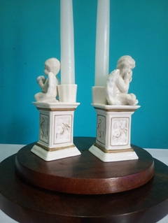 Antigo e lindo par de castiçal em porcelana com querubins / anjinho - loja online