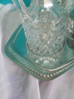 Antigo galheteiro em cristal lindamente moldado e aço - comprar online