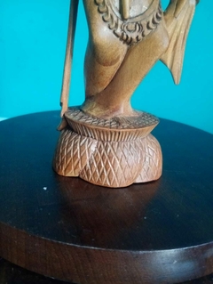 Escultura em madeira Deusa Dewi Raith - Indonésia