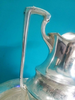 Antiga e imponente bacia com gomil / jarra do Séc.XIX em metal com banho de prata Essex Silver Quadruple - Achados e Encantos