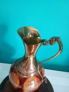 Antigo gomil / jarra em faiança vitrificada em metal dourado na internet