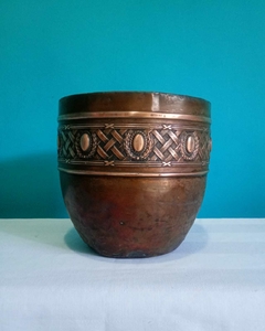 Antigo e lindo vaso / cachepô em cobre