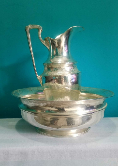 Antiga e imponente bacia com gomil / jarra do Séc.XIX em metal com banho de prata Essex Silver Quadruple