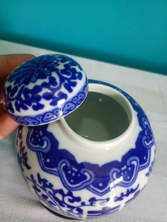 Antigo potiche / vaso com tampa em porcelana chinesa - Achados e Encantos