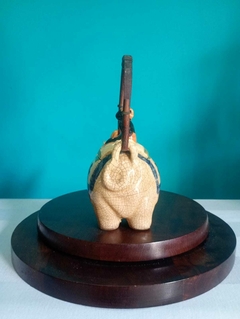 Antigo e pequeno bule de chá em faiança vitrificada modelado na forma de elefante - Japão - loja online