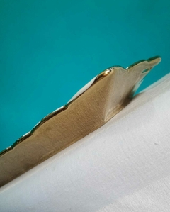 Antiga e linda bandeja em porcelana branca com arabescos em dourado República Tcheca