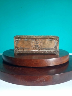 Antiga caixa de perfume Delletrez - Paris Esora em metal