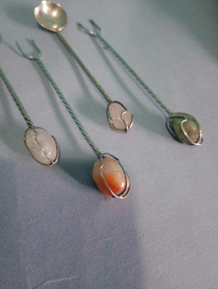 Antigo jogo de talheres para petiscos em metal e pedras naturais - Achados e Encantos