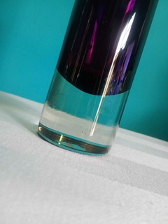 Lindo vaso floreiro /solifleur, cilíndrico, incolor e translúcido com sulfitos na tonalidade roxa - loja online