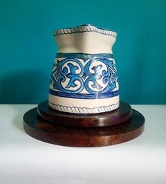 Imagem do Antiga jarra decorativa em faiança portuguesa