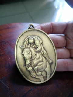 Antigo e rara medalha em bronze maciço - Hipismo - Achados e Encantos