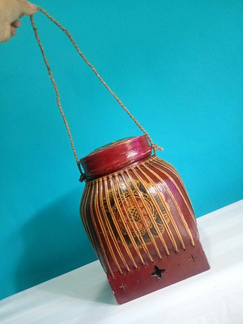 Antigo e lindo cesta de bambu trancado com tampa tailandês