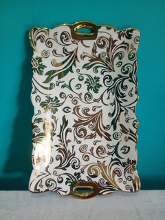 Antiga e linda bandeja em porcelana branca com arabescos em dourado República Tcheca - Achados e Encantos