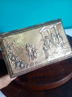 Antiga caixa de perfume Delletrez - Paris Esora em metal