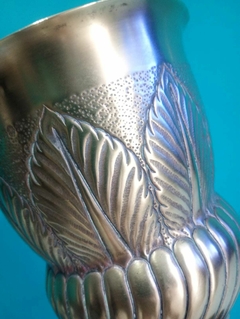 Antigo e raro vaso / floreira em bronze - comprar online