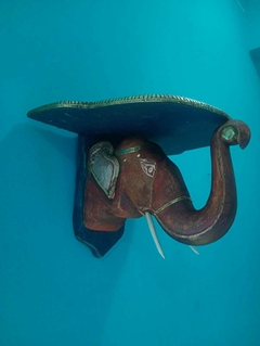 Antiga Peanha Indiana em Madeira em Forma de Elefante - Achados e Encantos