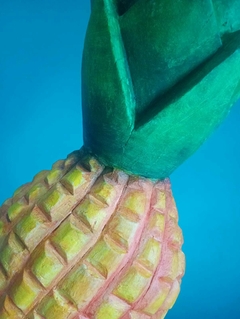 Grande E Imponente Abacaxi Decorativo em madeira - Achados e Encantos