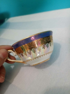 Imagem do Antiga xícara com pires em porcelana Steatita Tons de dourado e lilás