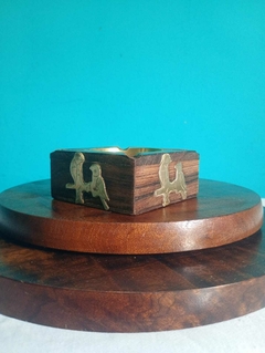 Antigo e lindo cinzeiro em madeira nobre Detalhes em metal