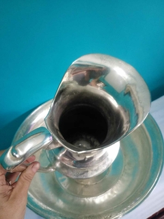 Antiga e imponente bacia com gomil / jarra do Séc.XIX em metal com banho de prata Essex Silver Quadruple na internet