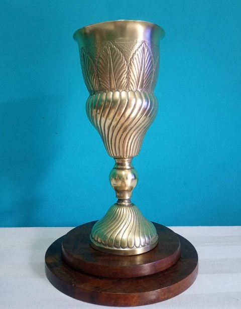 Antigo e raro vaso / floreira em bronze