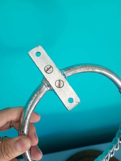 Antigo porta toalha circular em bronze com banho cromado - Achados e Encantos