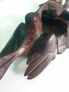 Antigo e lindíssimo cinzeiro escultural em Jacarandá com pássaros na internet